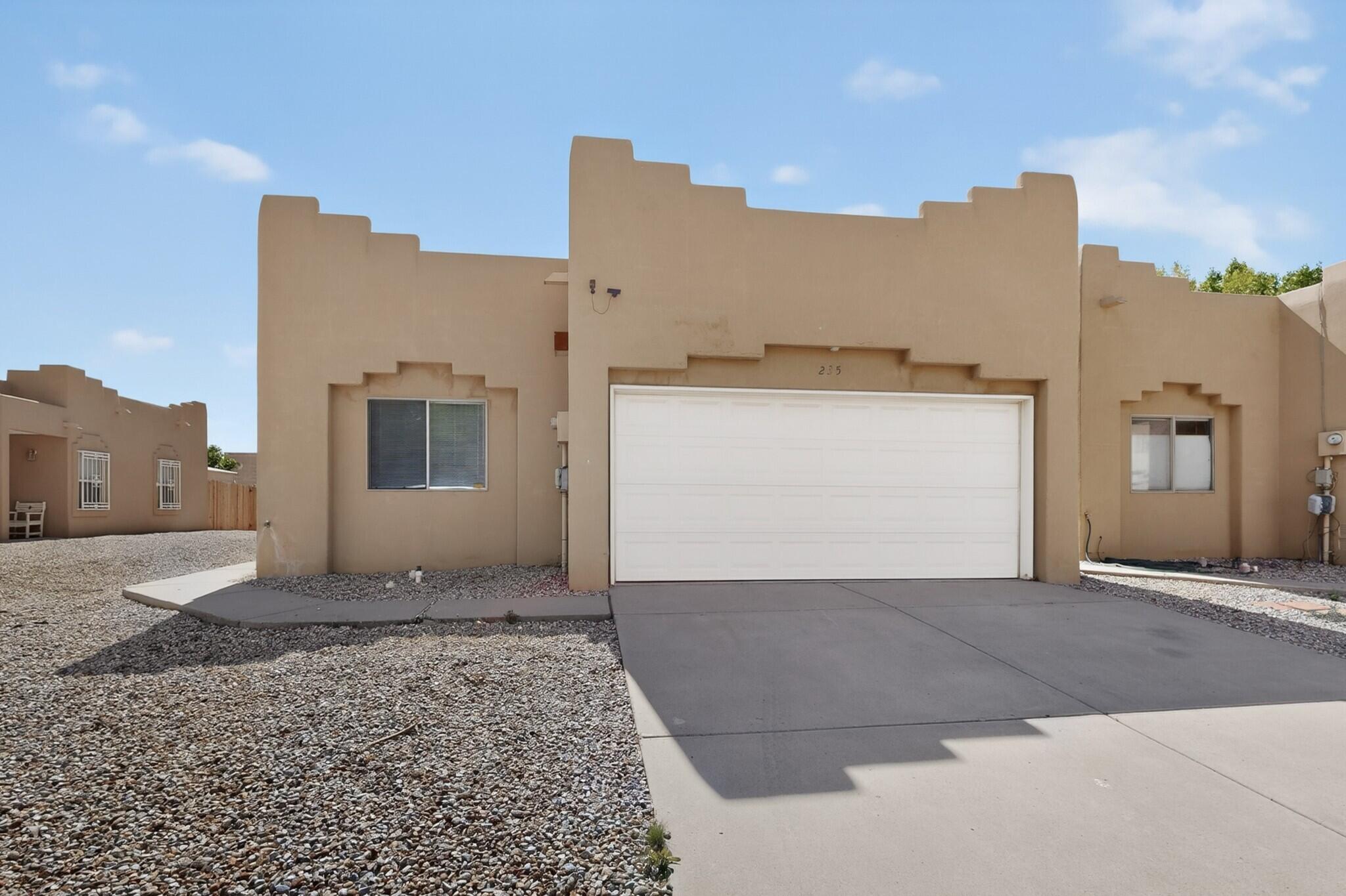 Photo 4 of Sale Pending at 235 Glenridge Park Ln NE, Albuquerque, NM 87123 | MLS# 1104432 | Listing updated on 2026-09-17