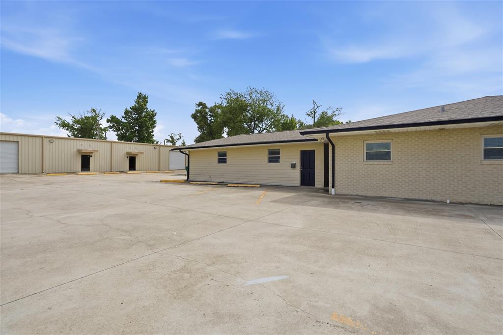 2412 Maplewood Drive 3 — photo 4