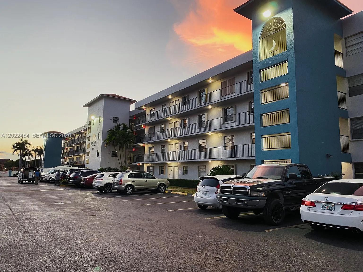 La Luna Condo