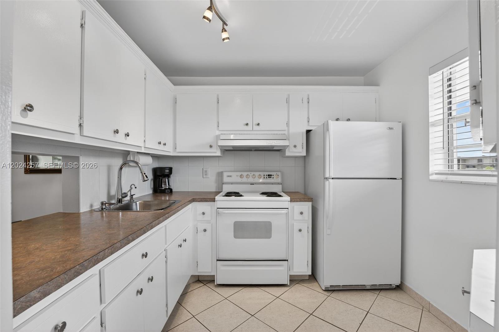 Homes for sale in Lauderdale Lakes, FL | 2800 Nw 47Th Ter #303B, Lauderdale Lakes, FL 33313 | MLS# A12024257