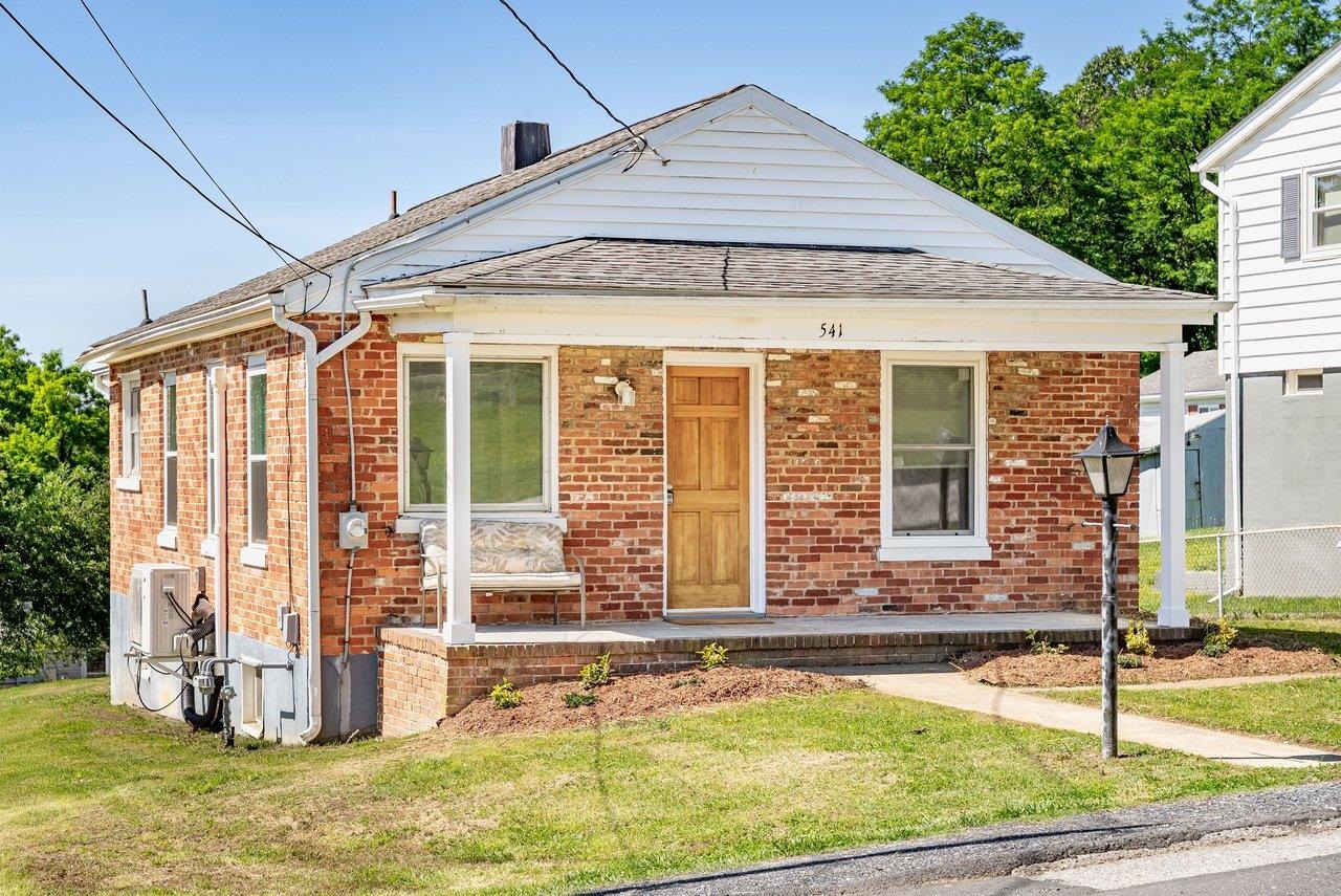 541 HULL ST, Staunton, VA 24401