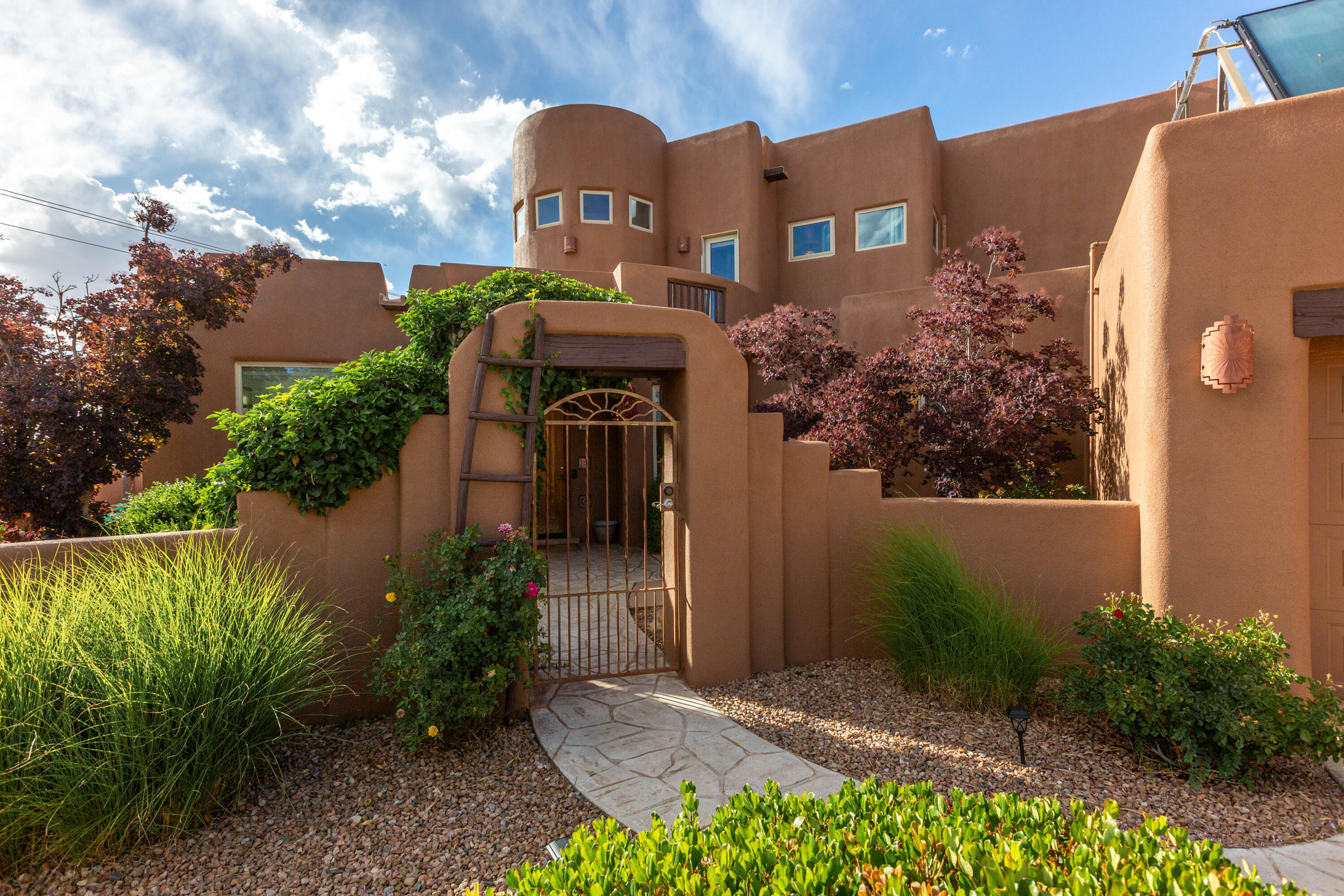 Photo 3 of Single family home for sale at 6628 High Ridge Pl Ne, Albuquerque, NM 87111 | MLS# 1104566 | Listing updated on 2026-09-15