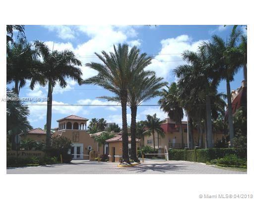 Villas Of Pinecrest Condo
