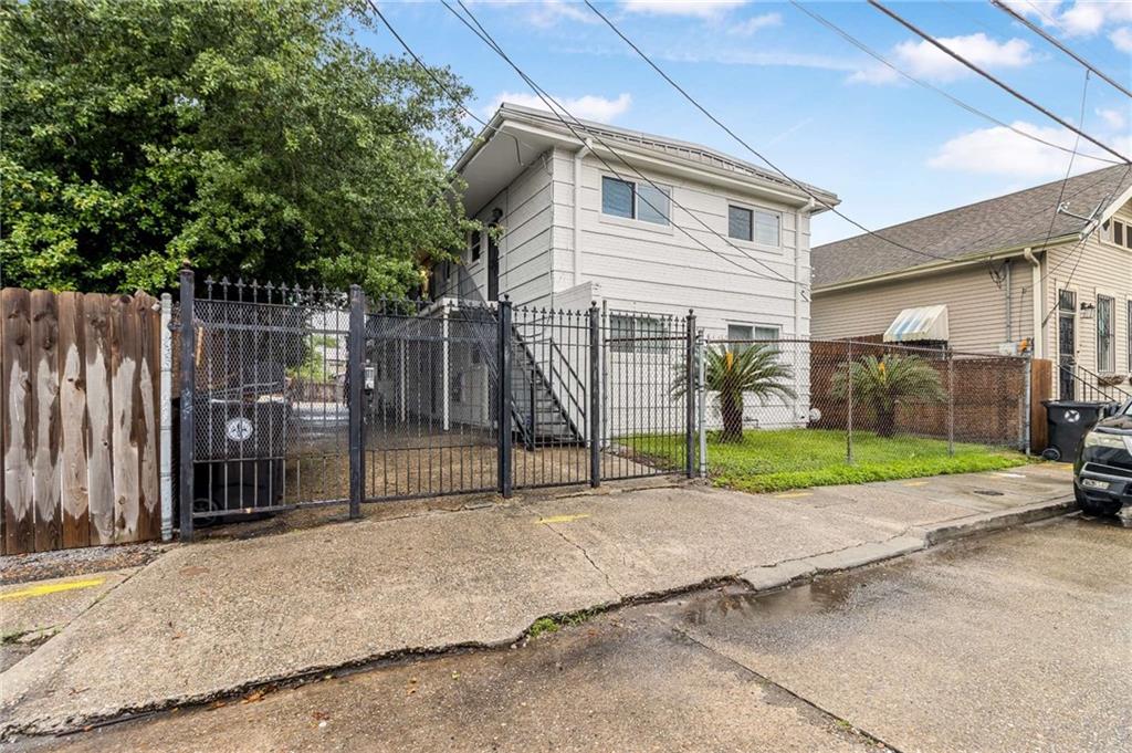 Homes for sale in New Orleans, LA | 2114 Toledano St, New Orleans, LA 70115 | MLS# 2558969