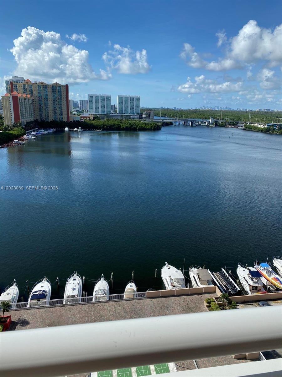 Winston Towers 700 Condo