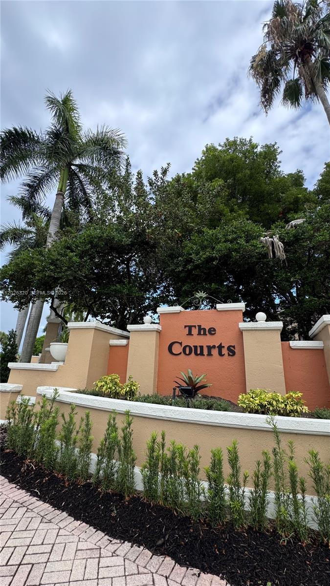 The Courts At Doral Isles