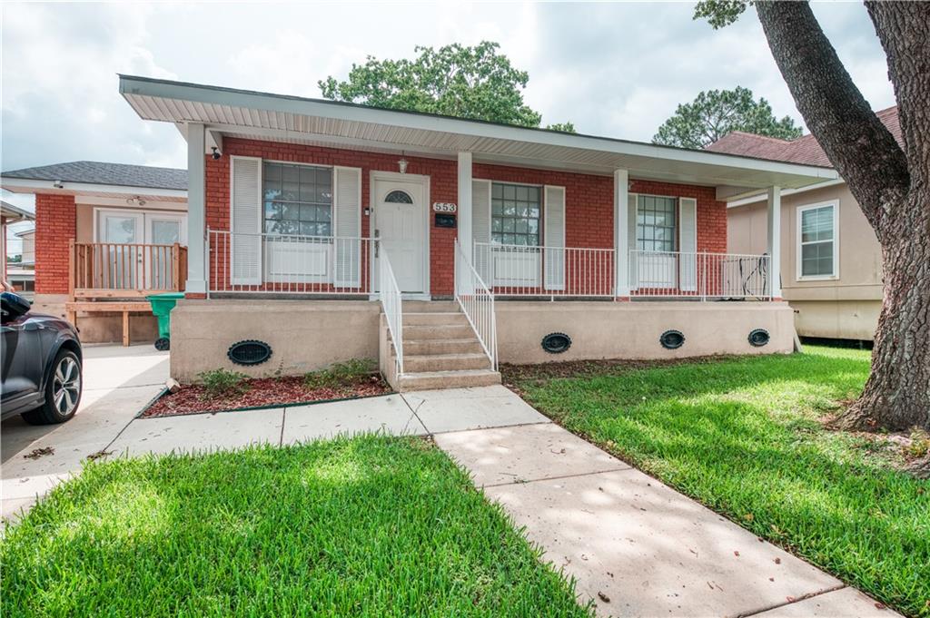 Meticulously maintained Gretna Gem.  Raised ranch style home with a huge bonus room!  Newer roof, fresh paint throughout, and a huge backyard.  Great location with quick access to the Crescent City Connection.