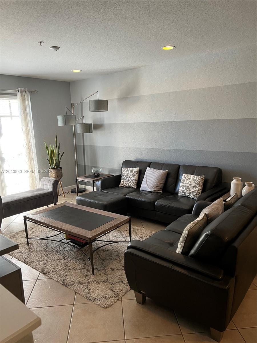 Cobblestone Condo
