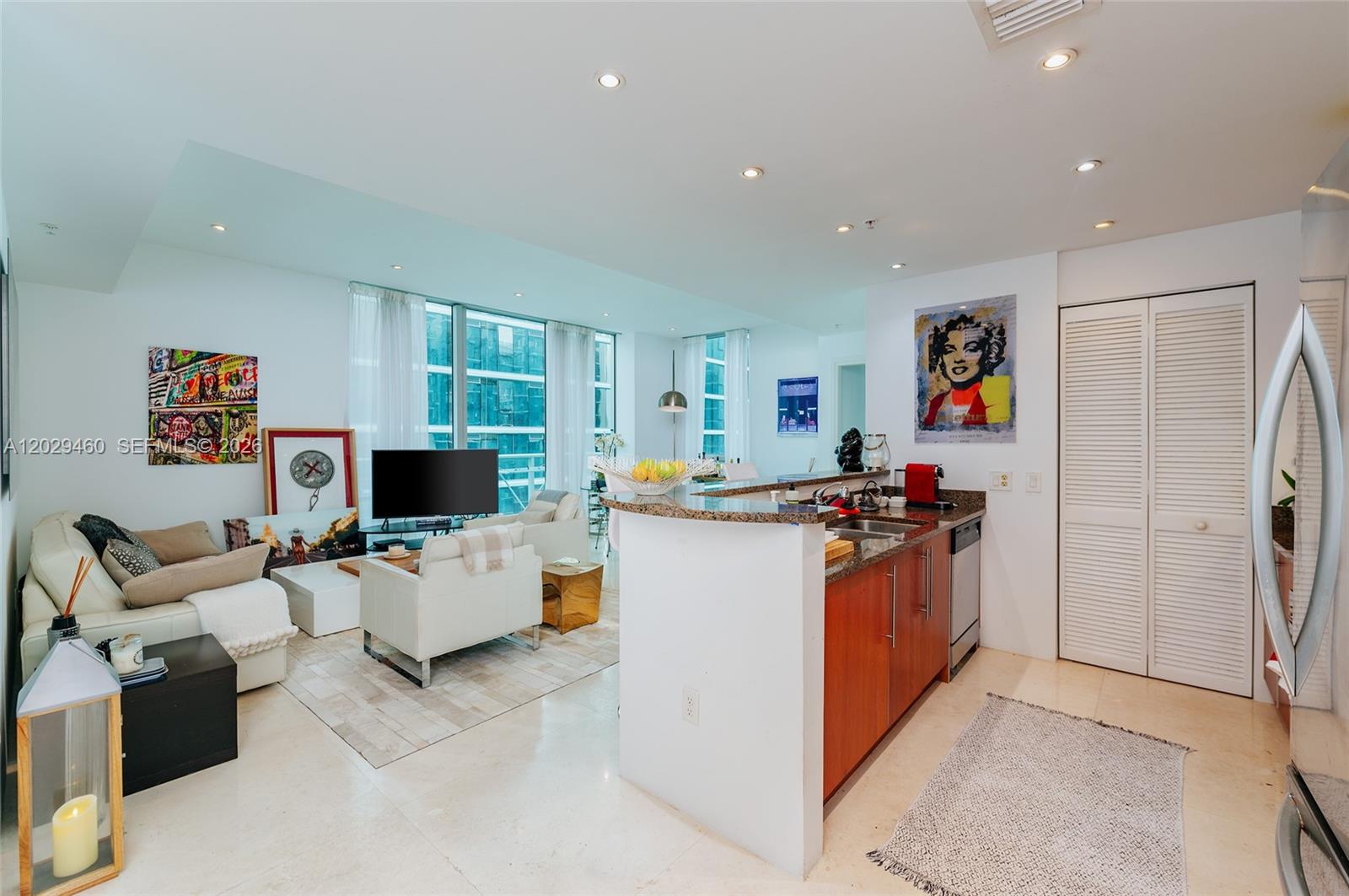 Met 1 Condo