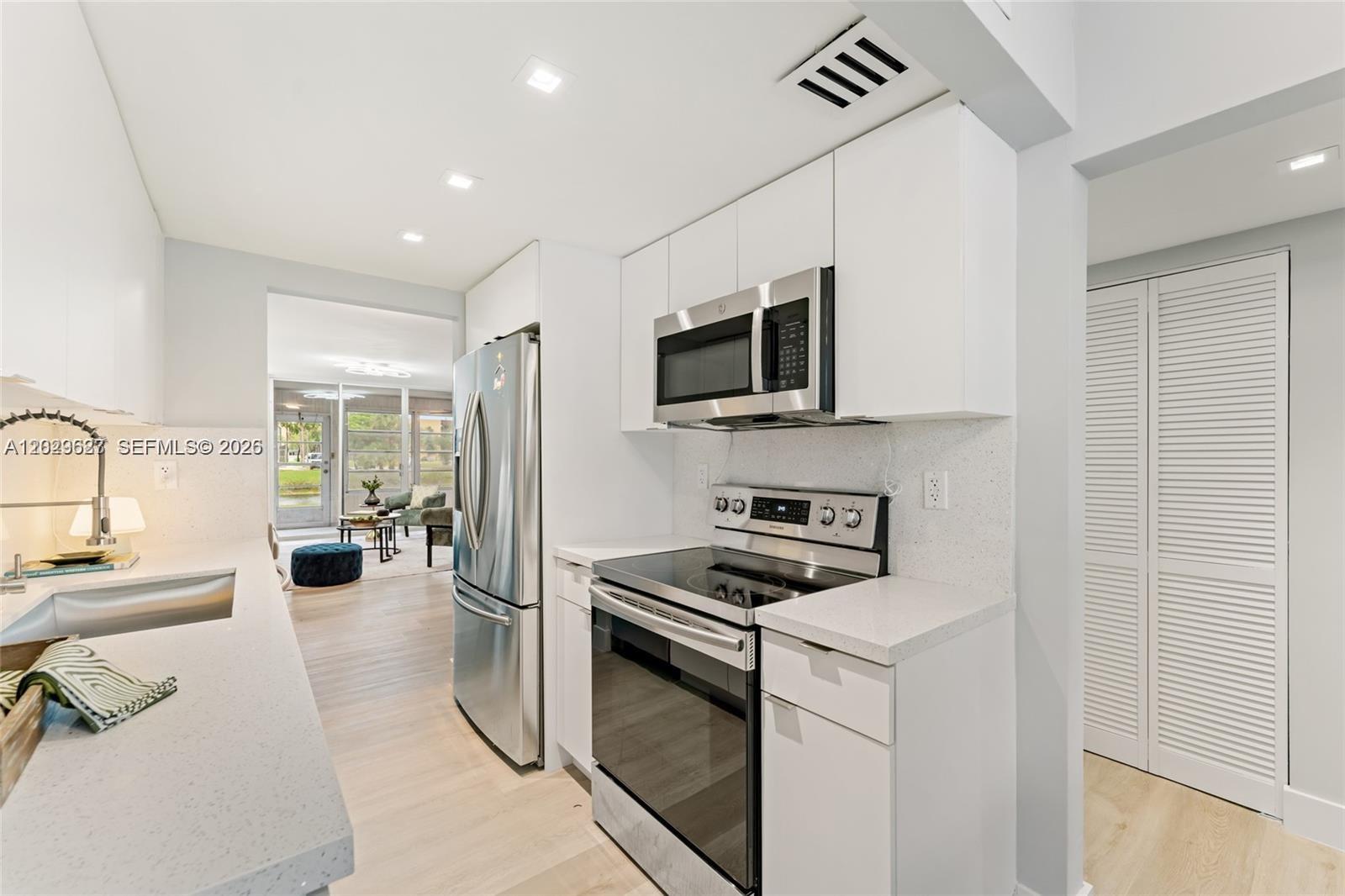 Homes for sale in Lauderdale Lakes, FL | 3141 Nw 47Th Ter #121, Lauderdale Lakes, FL 33319 | MLS# A12029627