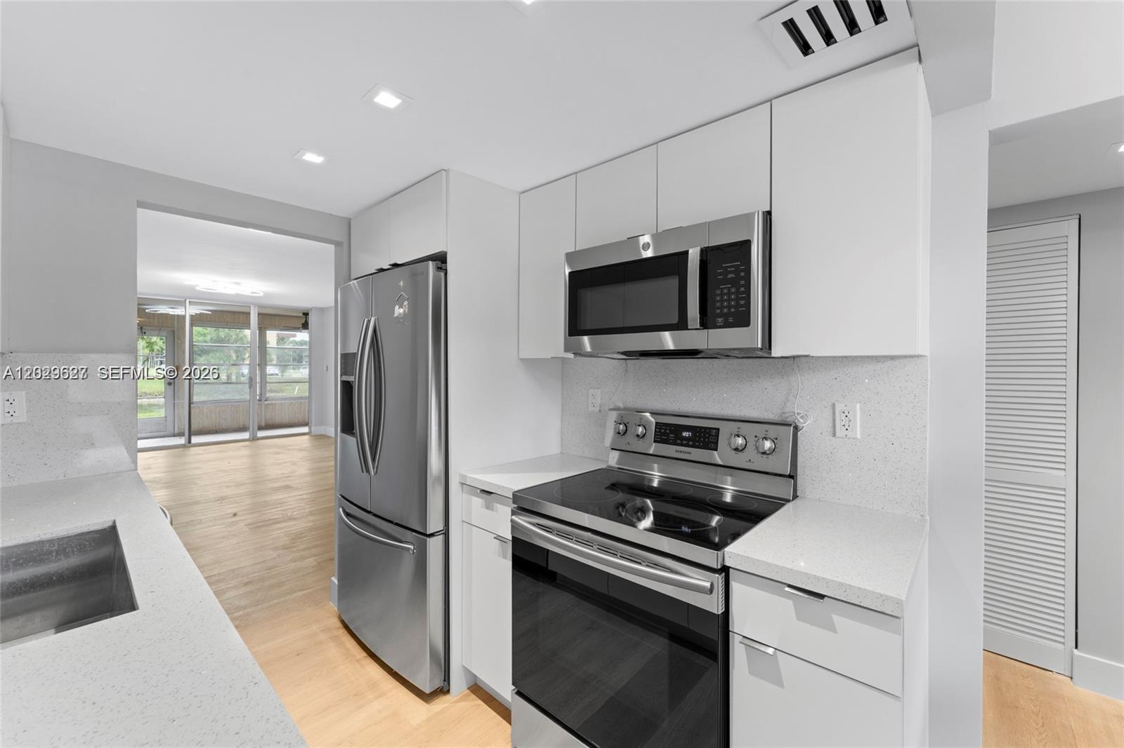 Homes for sale in Lauderdale Lakes, FL | 3141 Nw 47Th Ter #121, Lauderdale Lakes, FL 33319 | MLS# A12029627