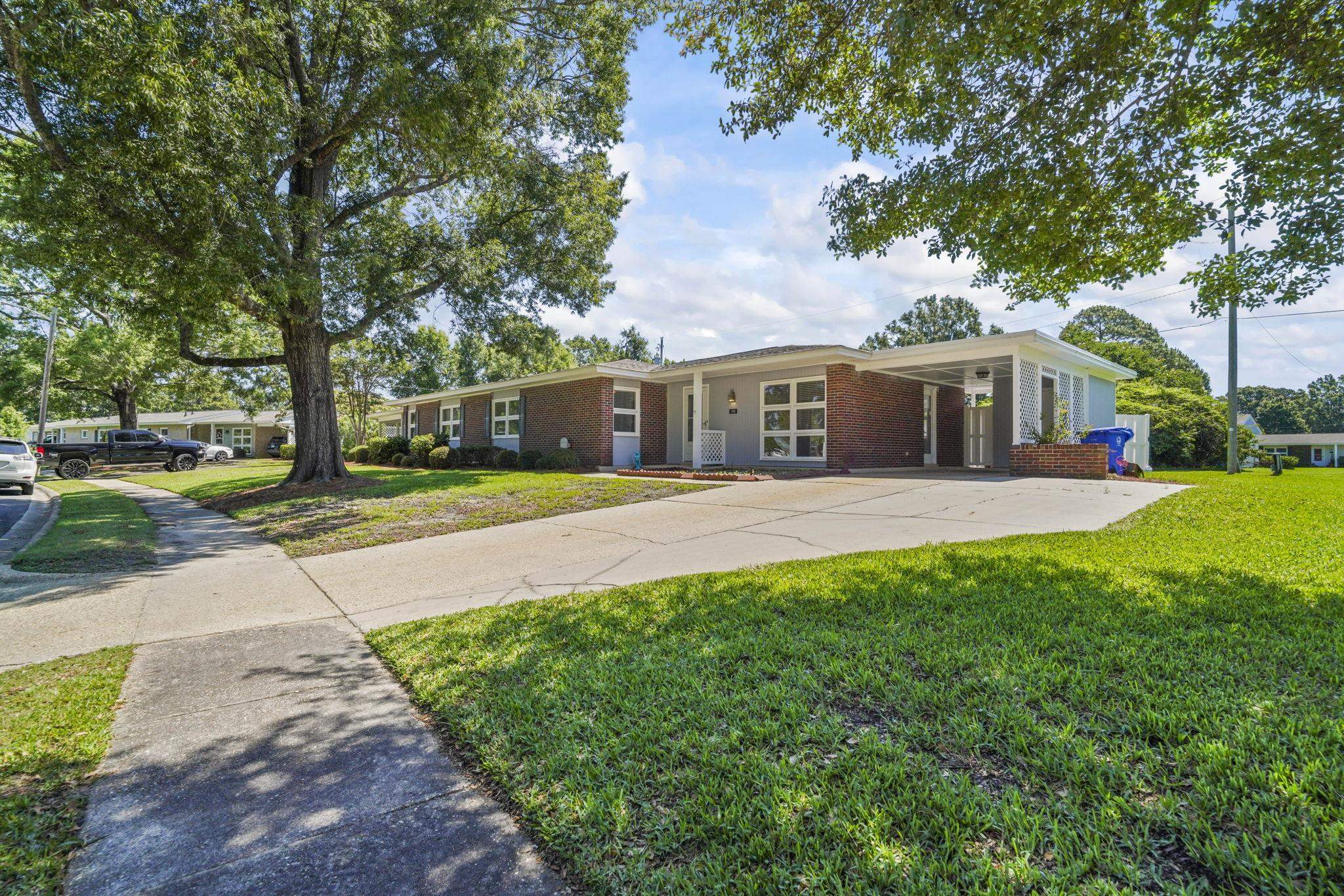 748 Yellowwood Ave. Myrtle Beach, SC 29577