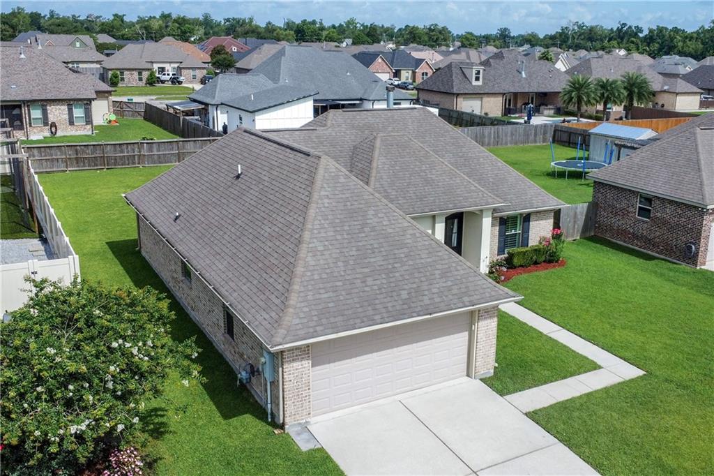 Homes for sale in Luling, LA | 122 Lake Carolyn Dr, Luling, LA 70070 | MLS# 2561365