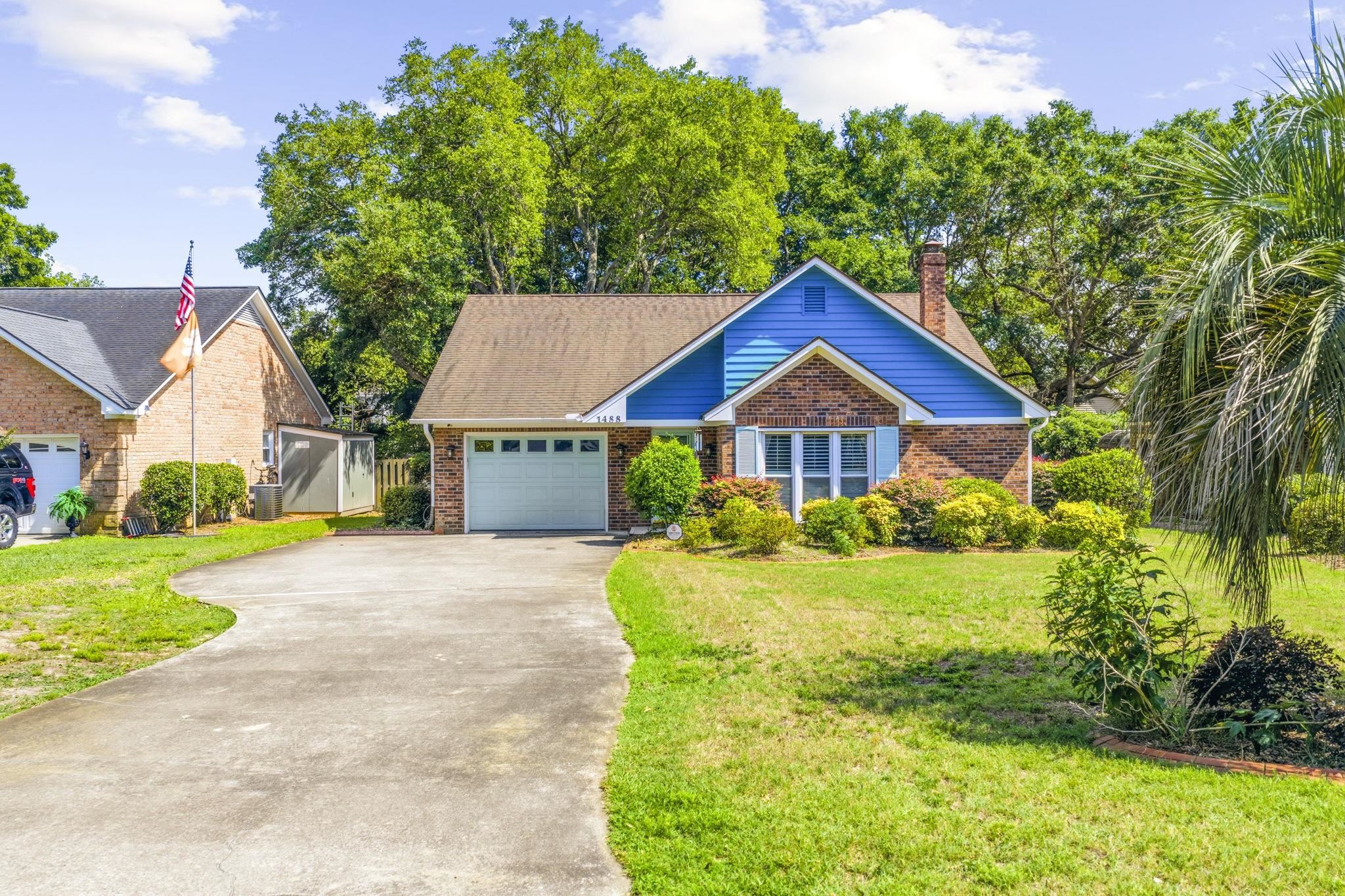 1488 Bessent Ave. Little River, SC 29566