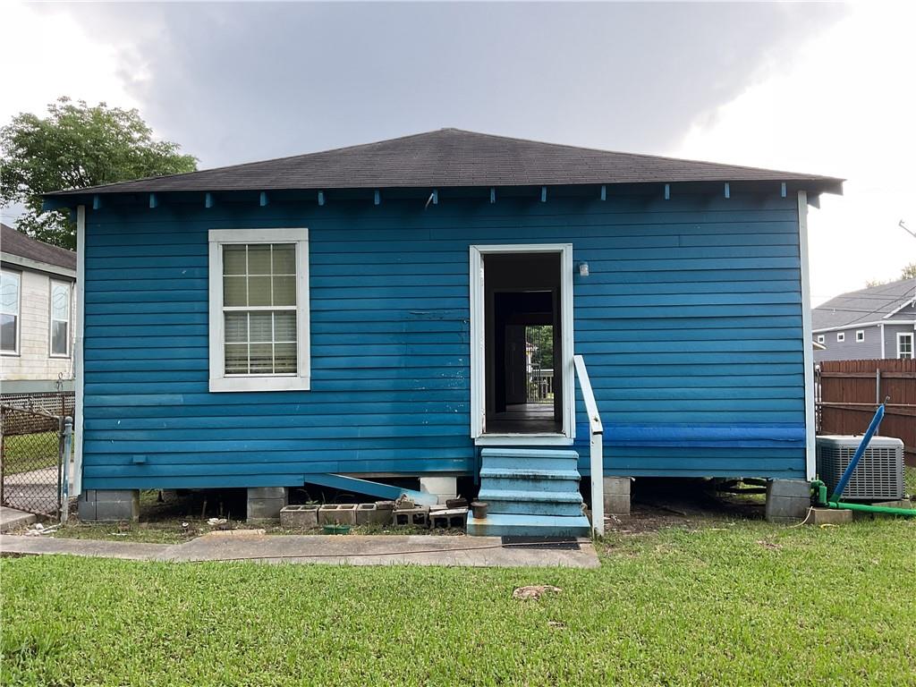 Homes for sale in New Orleans, LA | 5109 Eastern St, New Orleans, LA 70122 | MLS# 2561126