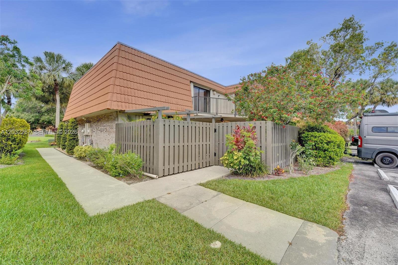 Homes for sale in Davie, FL | 11100 Sw 15th Mnr, Davie, FL 33324 | MLS# A12032267