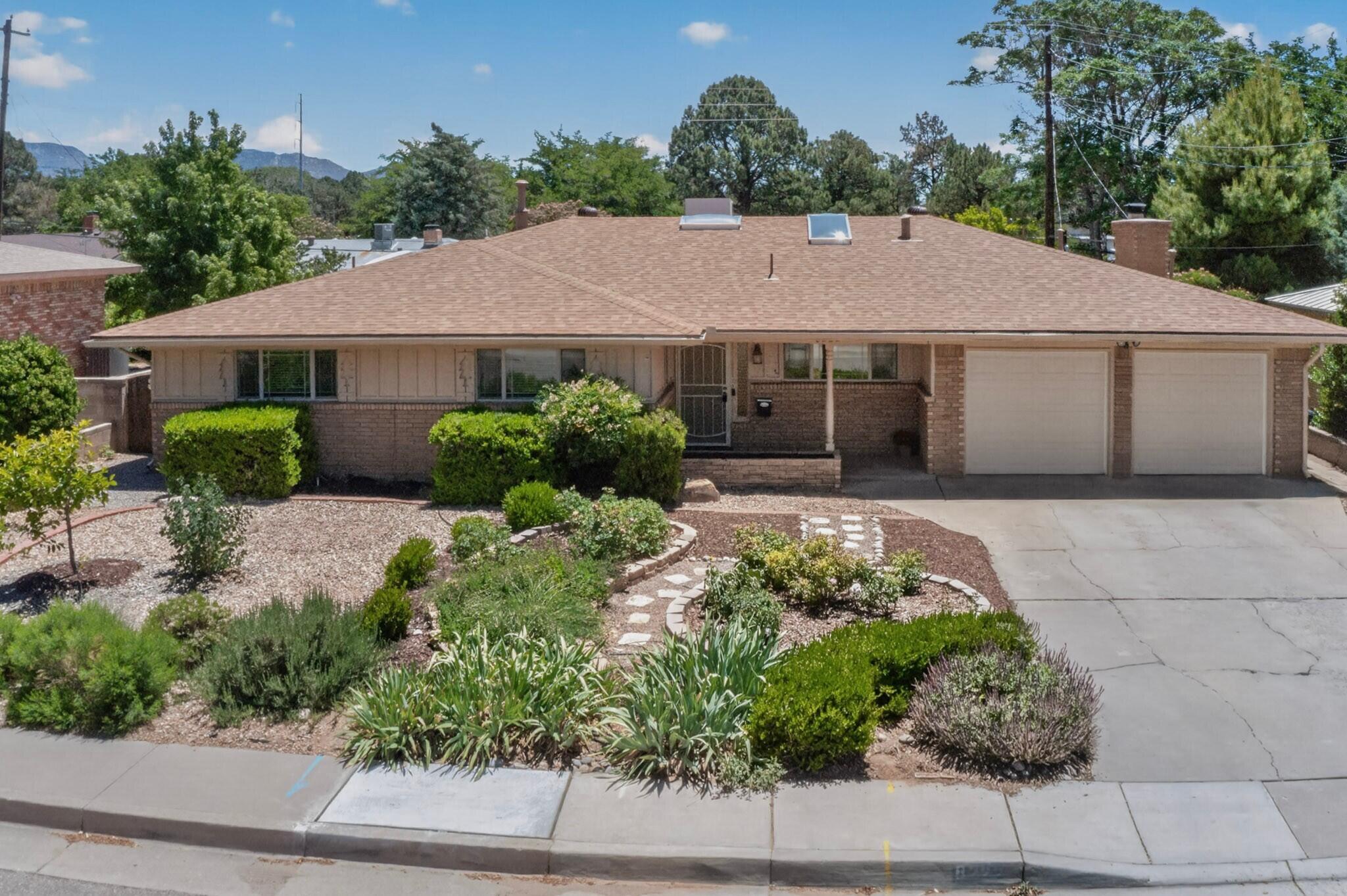 8222 Connecticut Street NE, Albuquerque