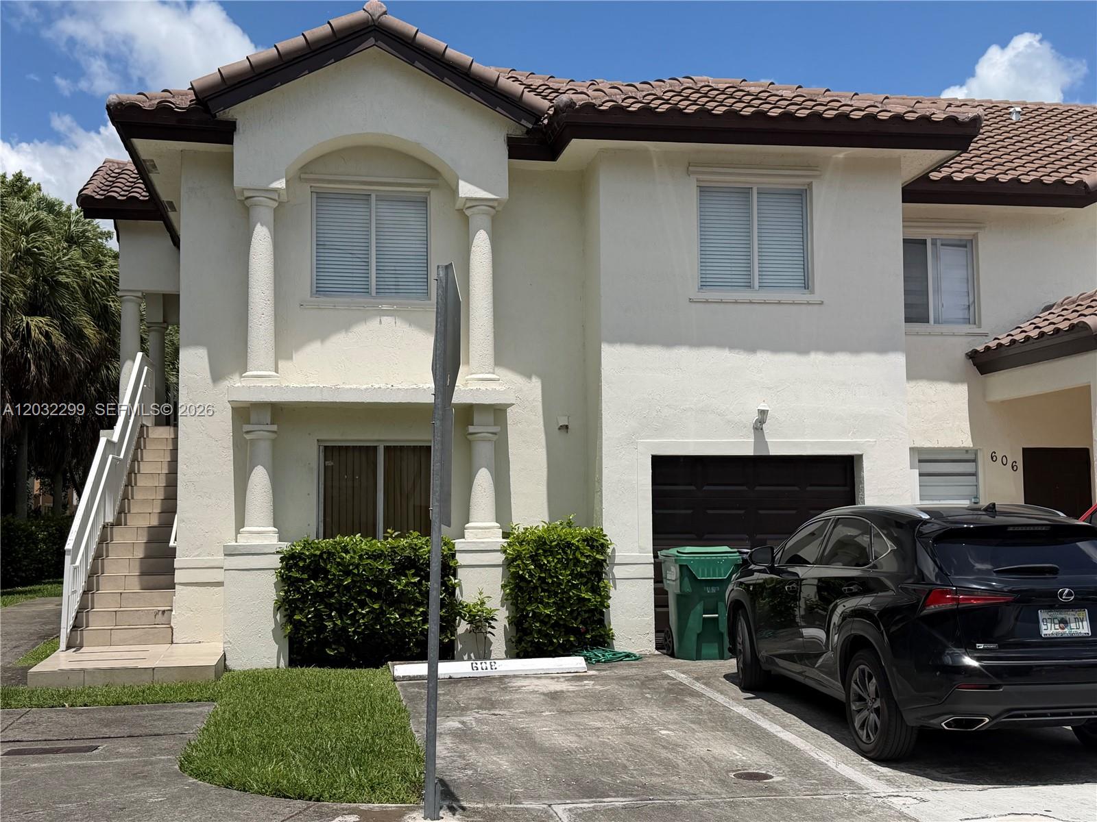 Ibis Villas At Doral Cond