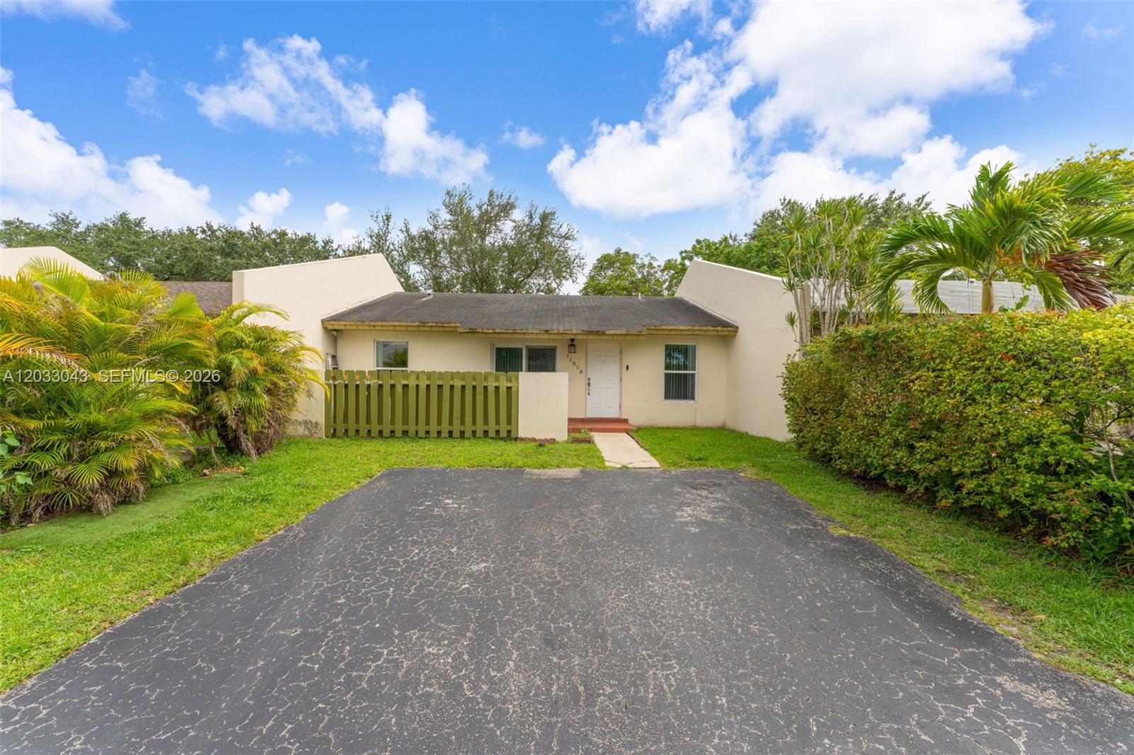 Devon-Aire Villas Sec 6