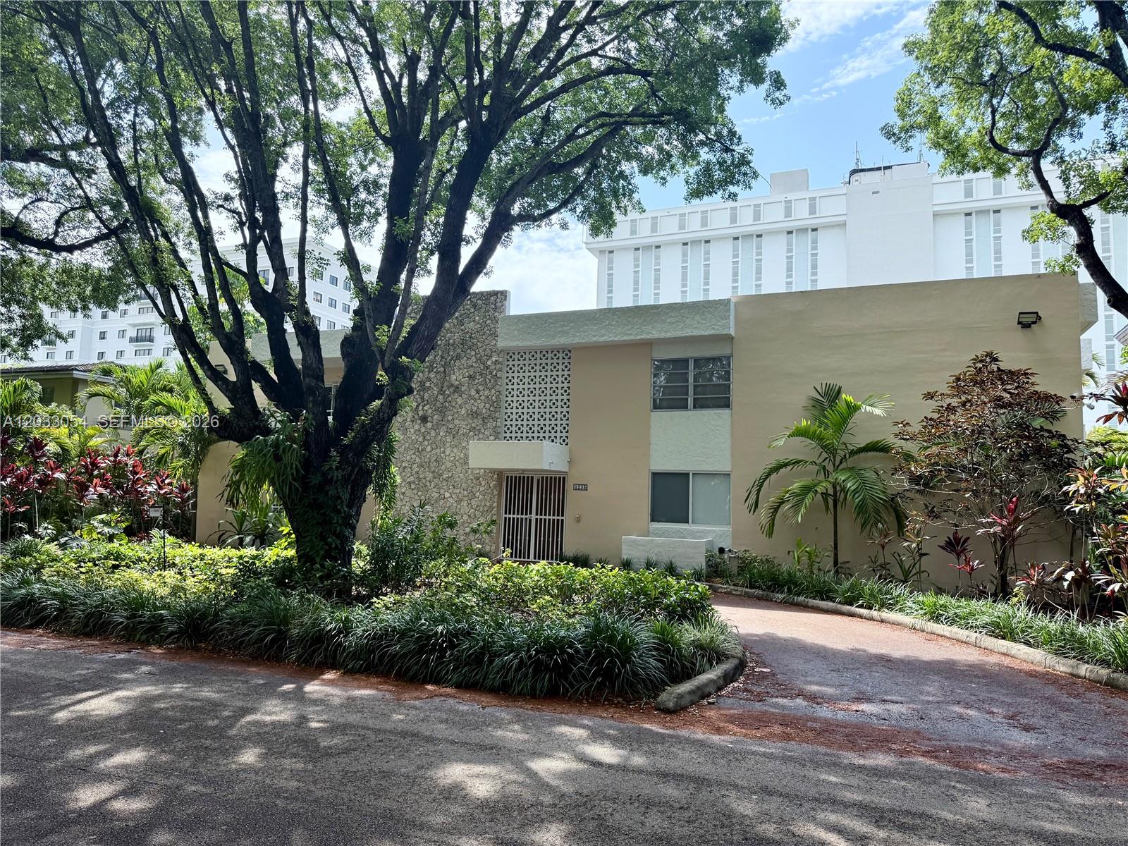 Mariposa Manor Condo