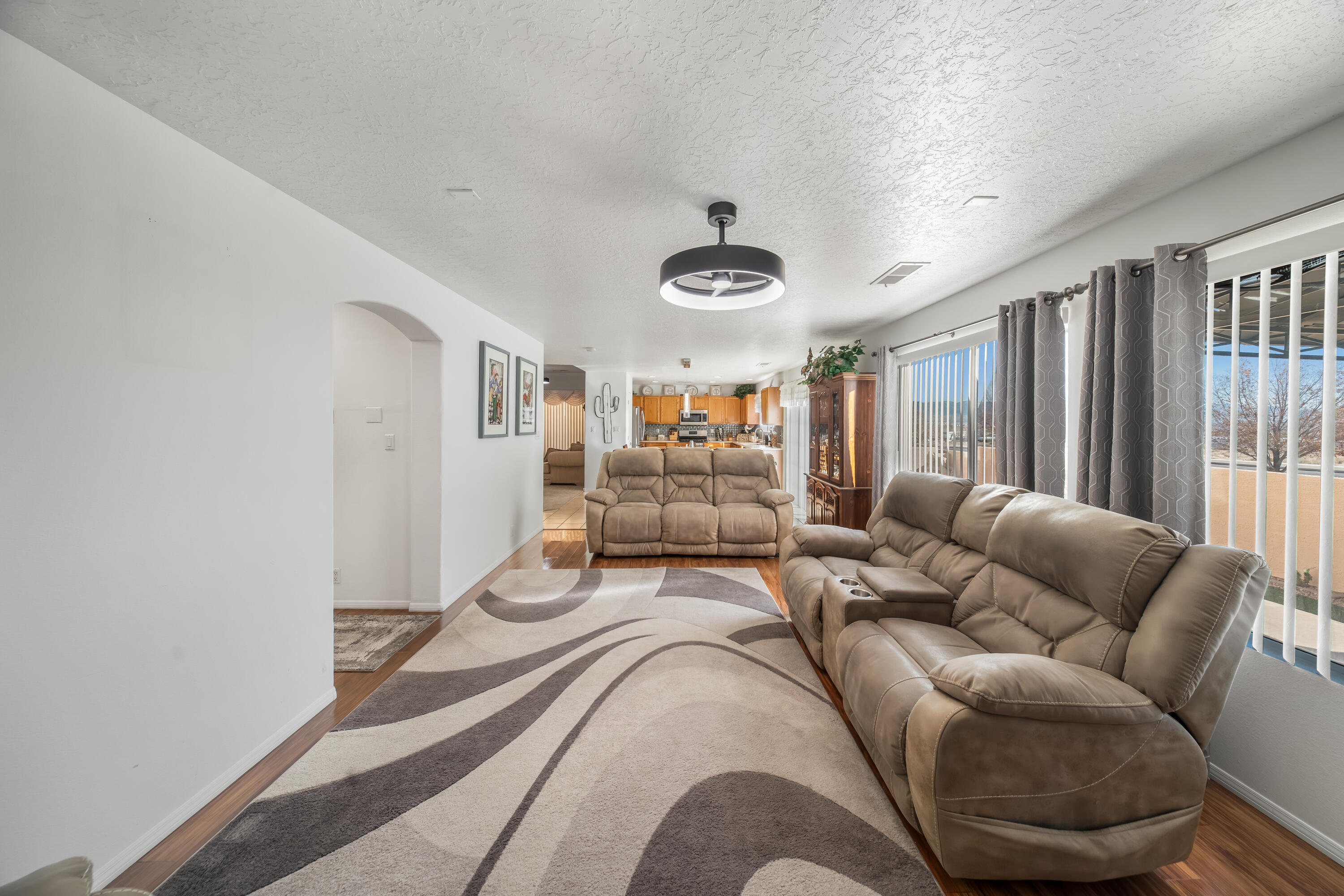 Photo 18 — 2812 MONUMENT Drive NW