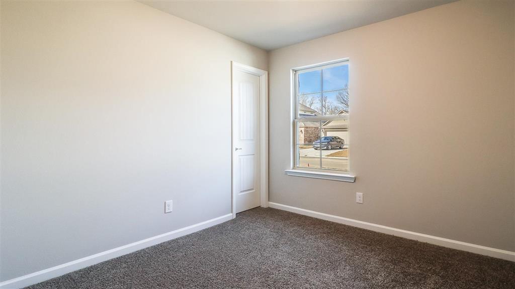 308 Pipers Lane — photo 3