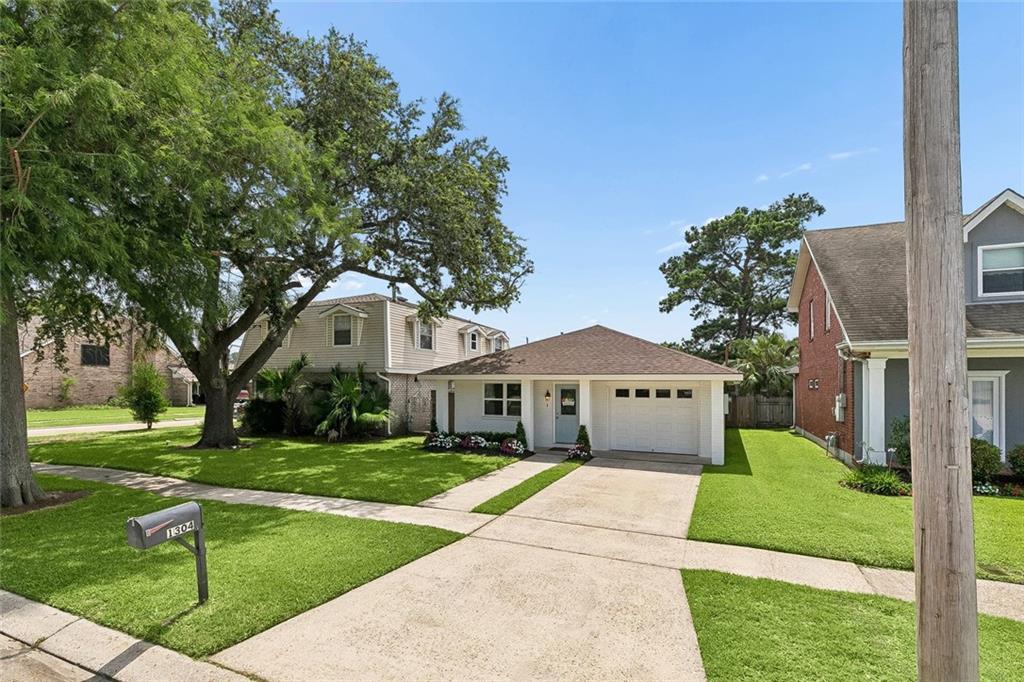 Photo 2 of Single family home for sale at 1304 Houma Blvd, Metairie, LA 70001 | MLS# 2562511 | Listing updated on 2026-09-21
