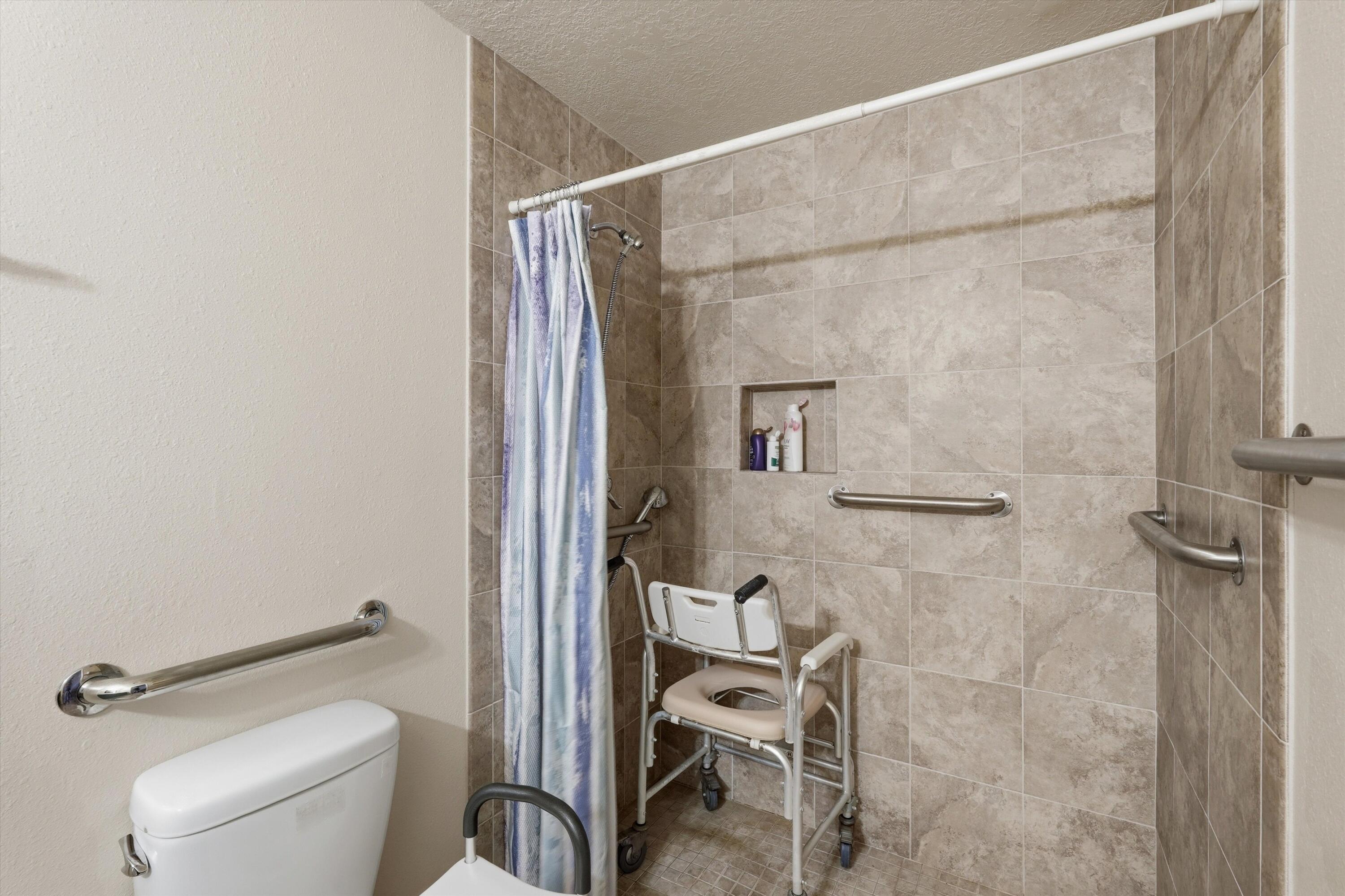 Photo 16 — 7621 Prospect Avenue NE