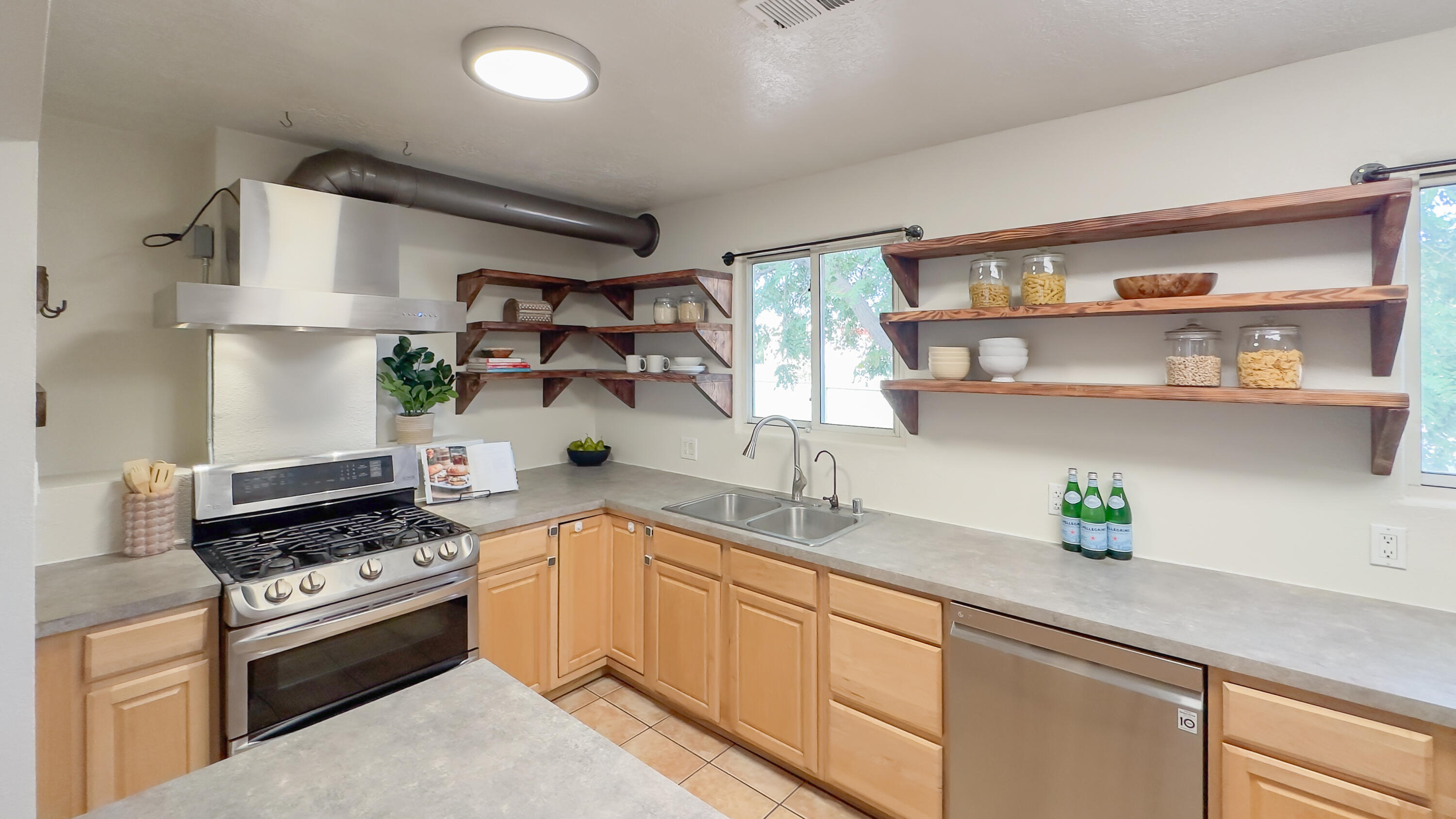 Photo 3 of Single family home for sale at 3605 Mesa Verde Ave Ne, Albuquerque, NM 87110 | MLS# 1105448 | Listing updated on 2026-10-25