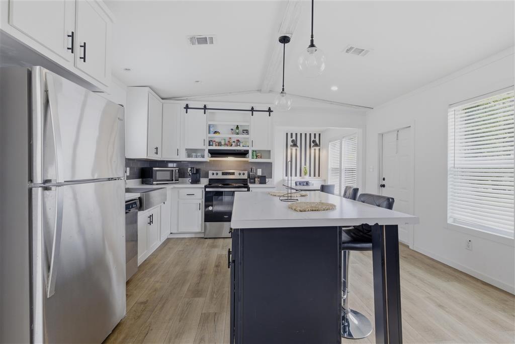 1112 Vincent Street — photo 4