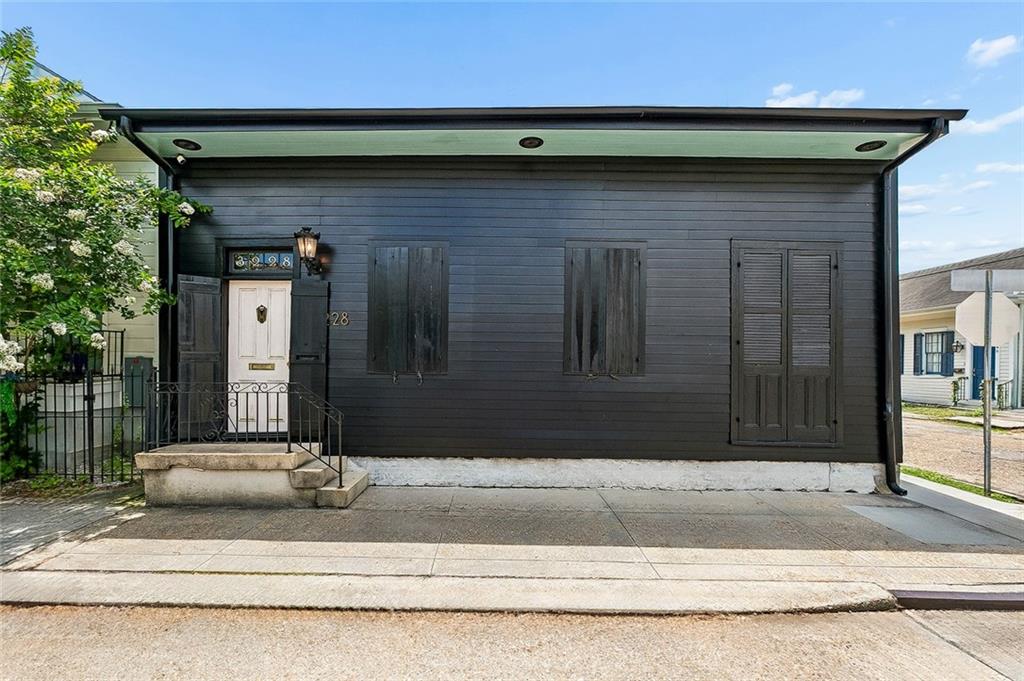 Photo 2 of Single family home for sale at 3228 Annunciation St, New Orleans, LA 70115 | MLS# 2562904 | Listing updated on 2026-09-12