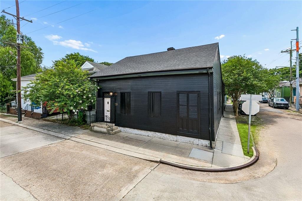 Photo 3 of Single family home for sale at 3228 Annunciation St, New Orleans, LA 70115 | MLS# 2562904 | Listing updated on 2026-09-12