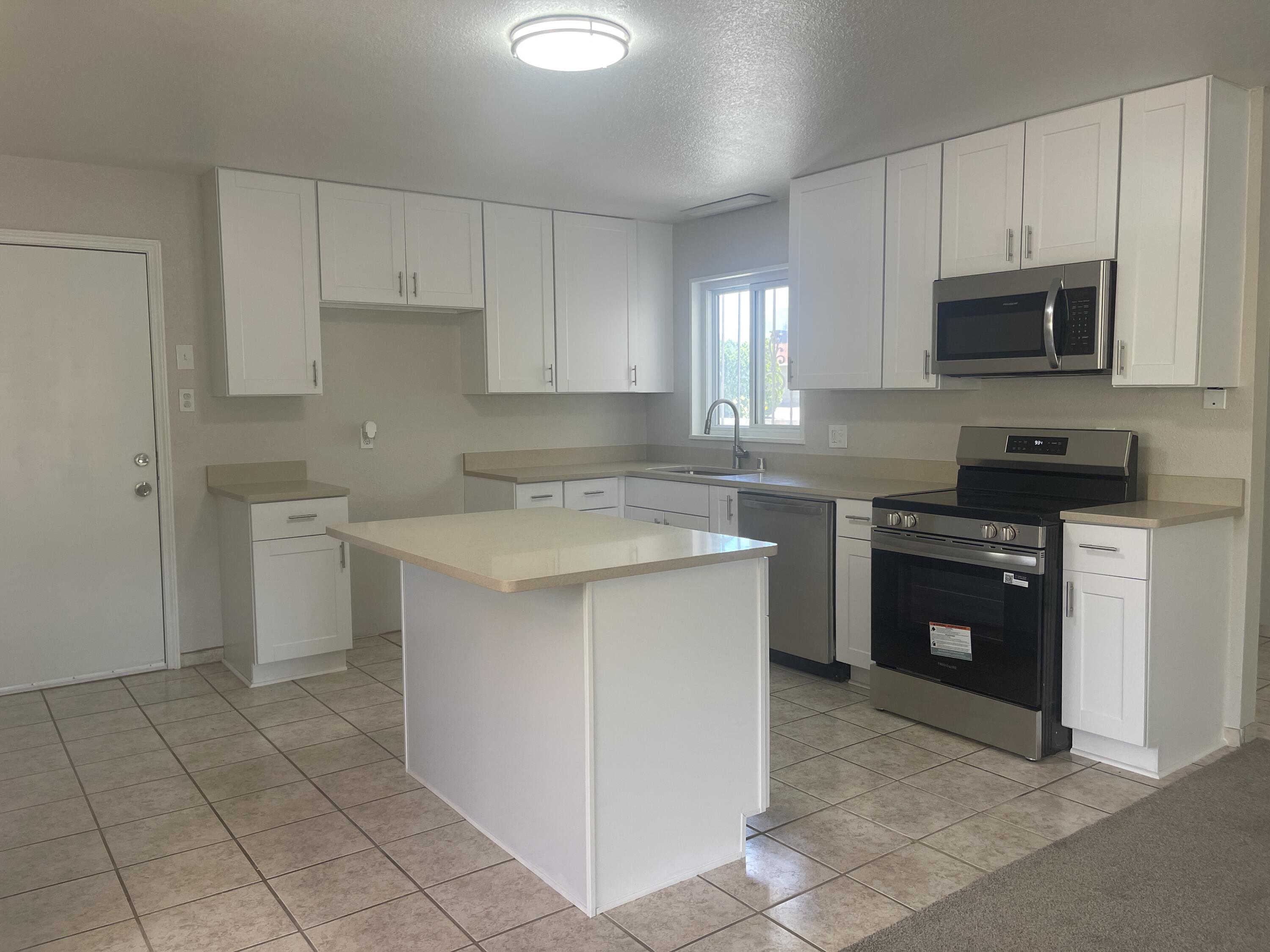 Photo 2 — 4400 Hilton Avenue NE