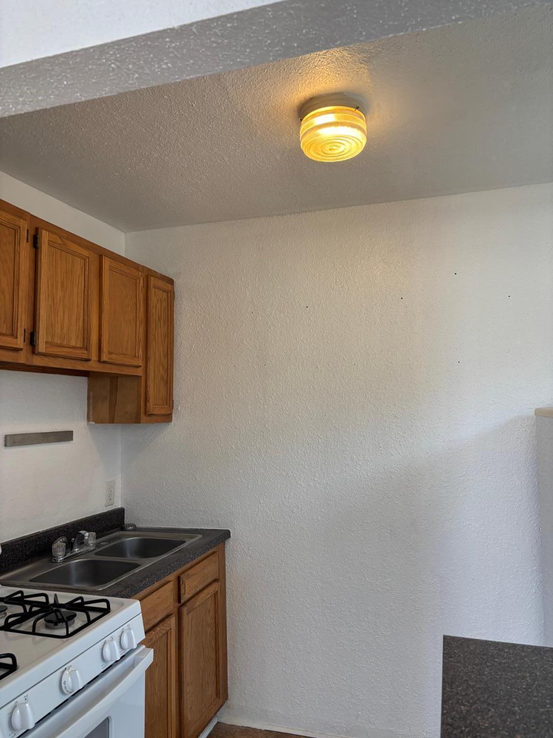 Photo 10 — 543 Cedar Street SE 8
