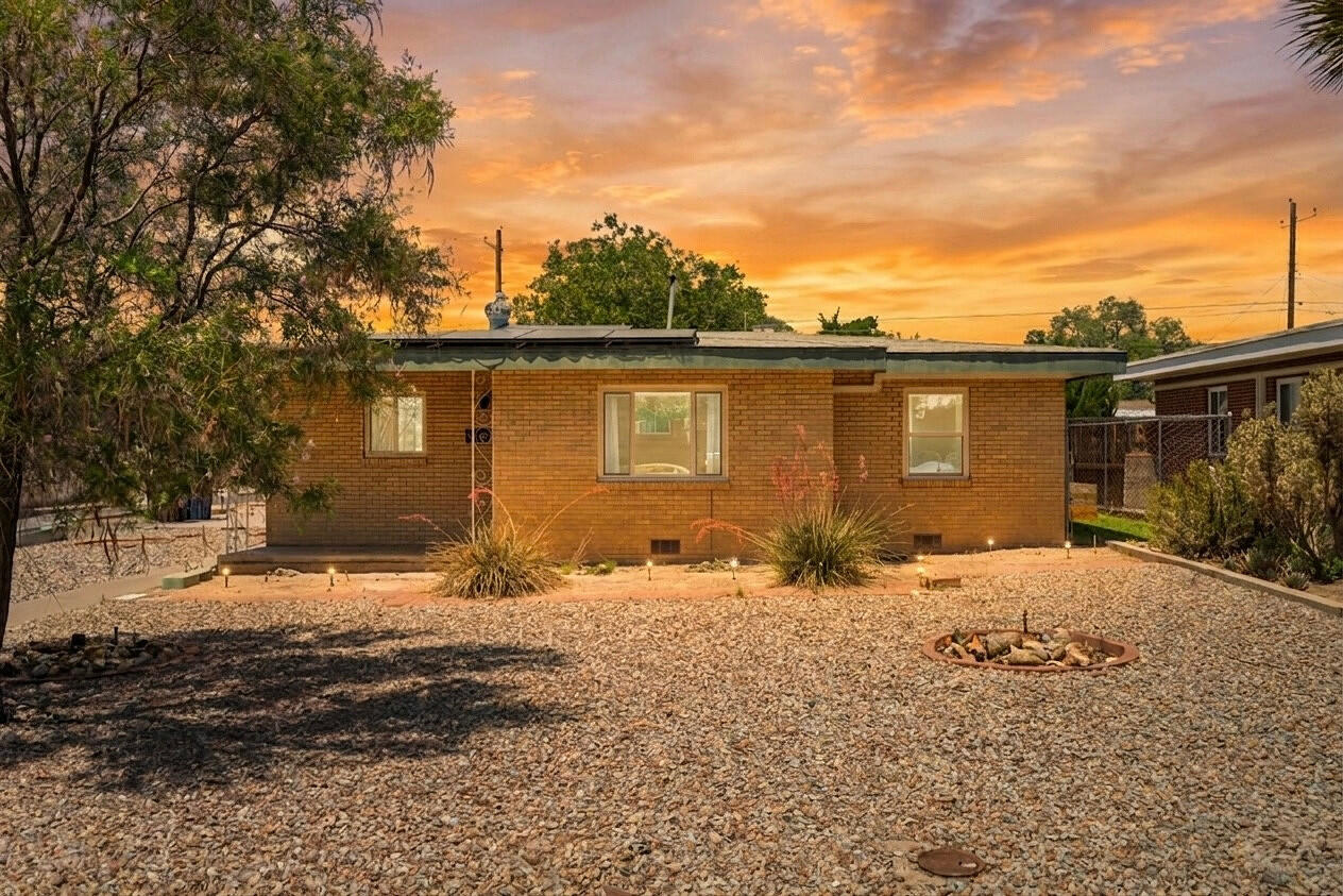 903 Manzano Street NE Albuquerque, NM 87110