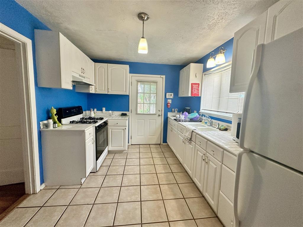 260 E Roddam Street — photo 3