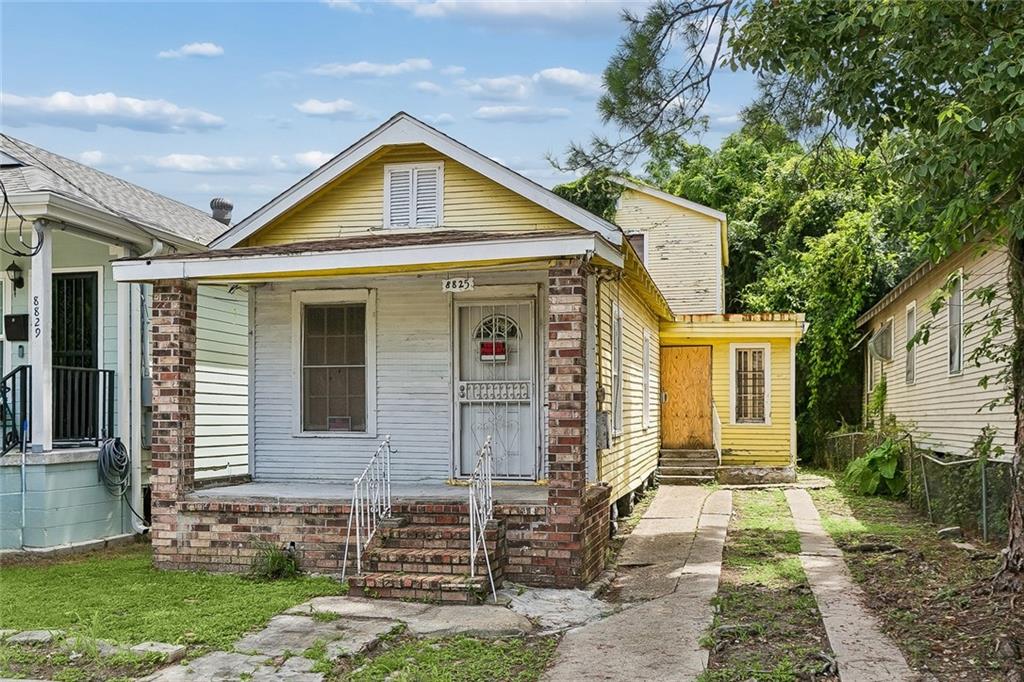 Homes for sale in New Orleans, LA | 8825 Apple St, New Orleans, LA 70118 | MLS# 2563390