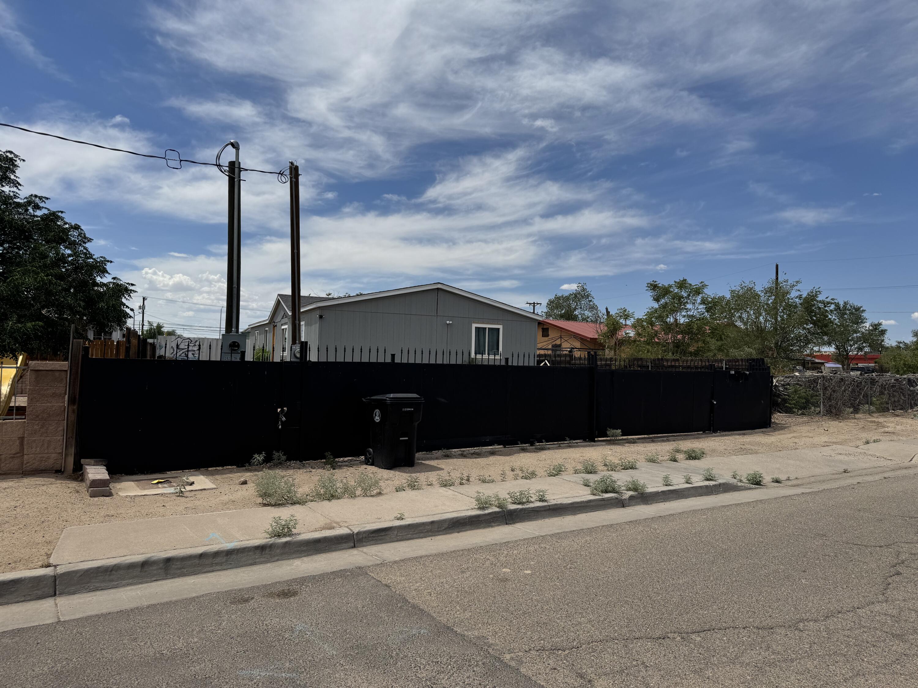 Photo 3 of Sale Pending at 3927 3rd Street Nw, Albuquerque, NM 87107 | MLS# 1105796 | Listing updated on 2026-09-28