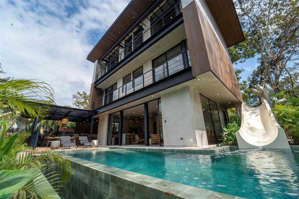8 bed Single Family Homes For Sale in , Puntarenas - 1