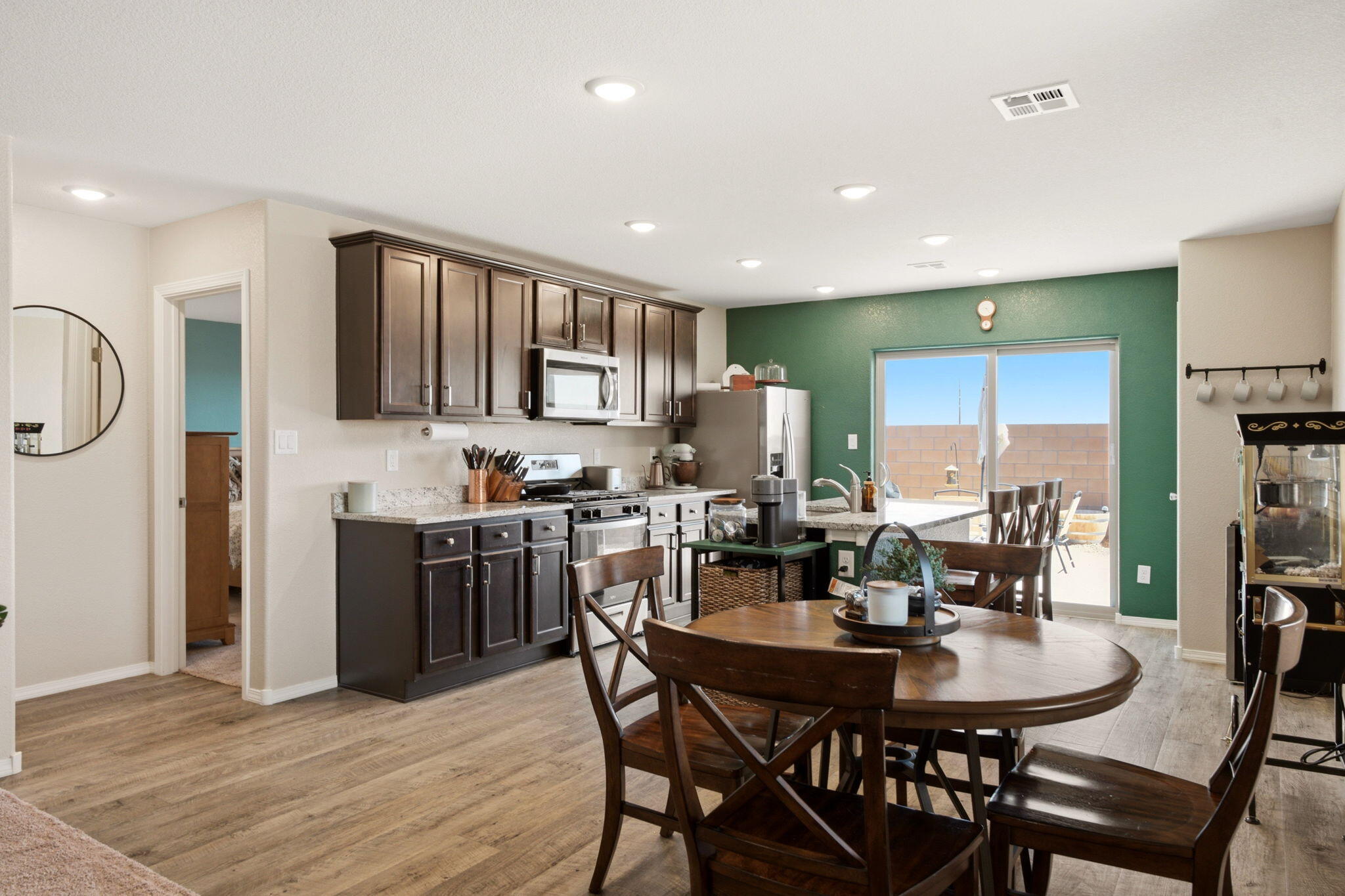Photo 4 — 3852 Hernandez Street SW