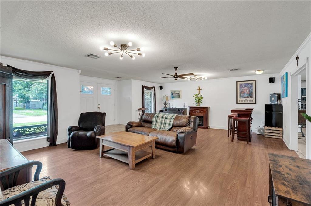 Photo 2 of Single family home for sale at 3821 Hillcrest Dr, Marrero, LA 70072 | MLS# 2563561 | Listing updated on 2026-09-22