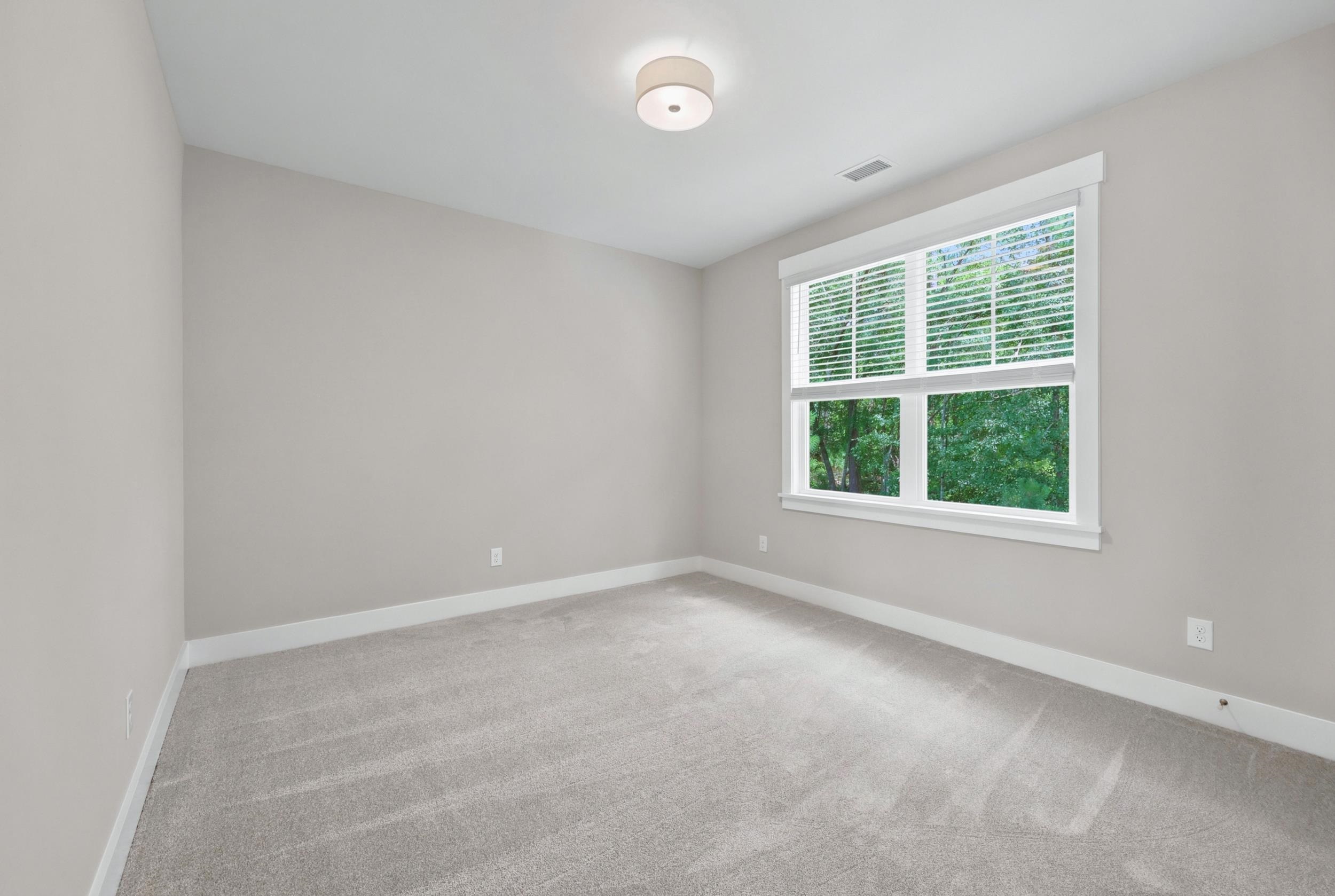 2615600 | Photo 23