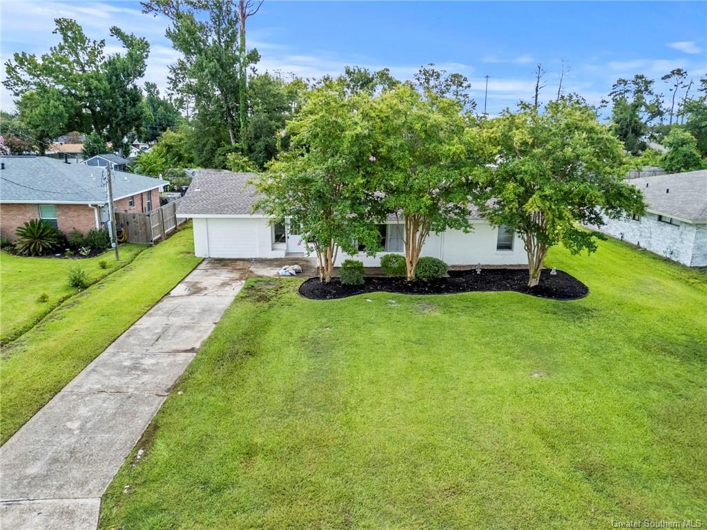 325 Quelqueshue Street — photo 3