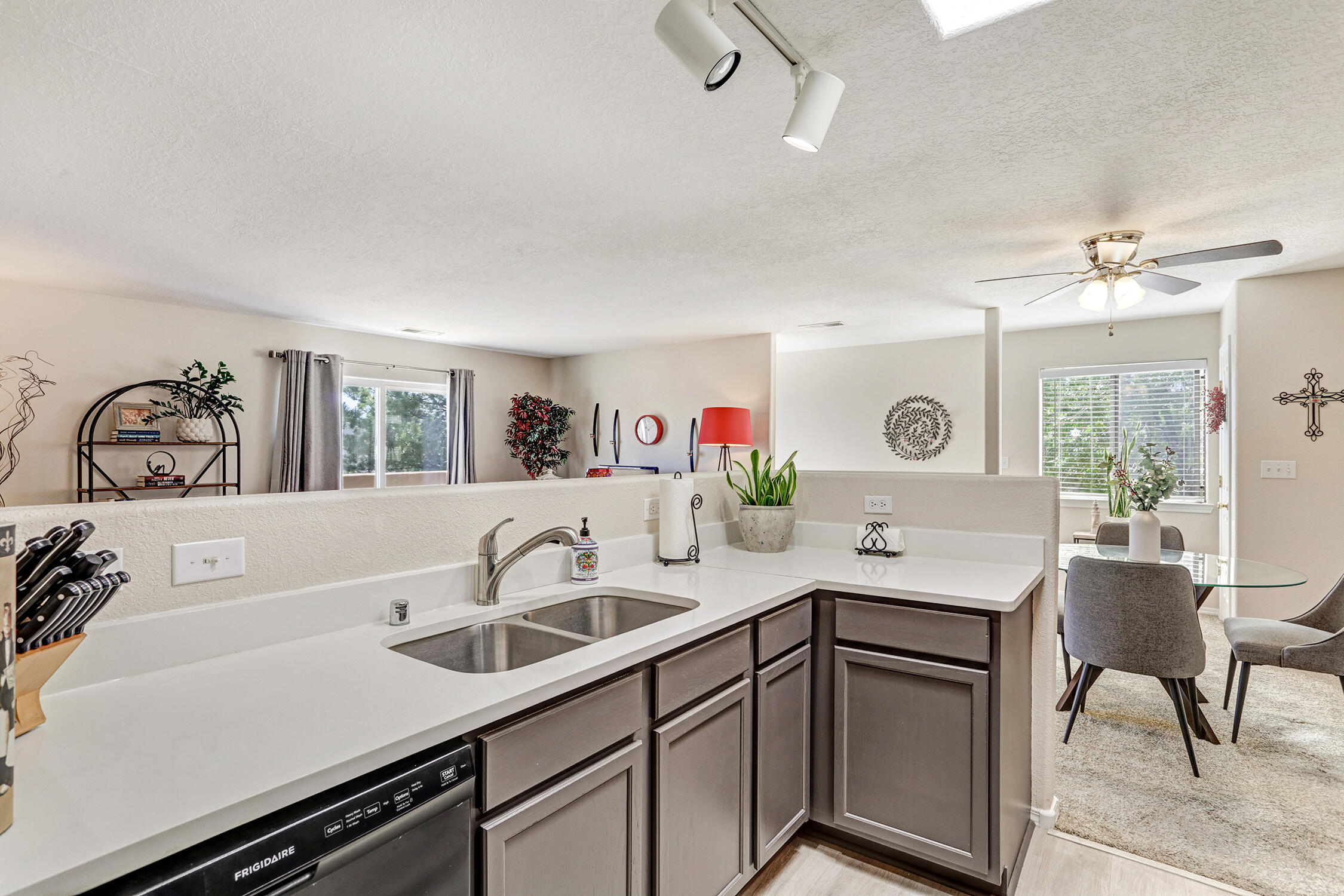 Photo 7 — 4801 Irving Boulevard NW UNIT 1304