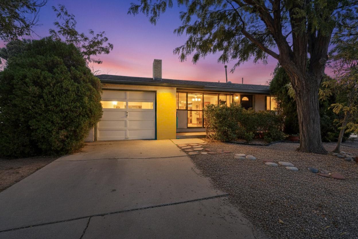 2932 Palomas Drive, Albuquerque NM 87110