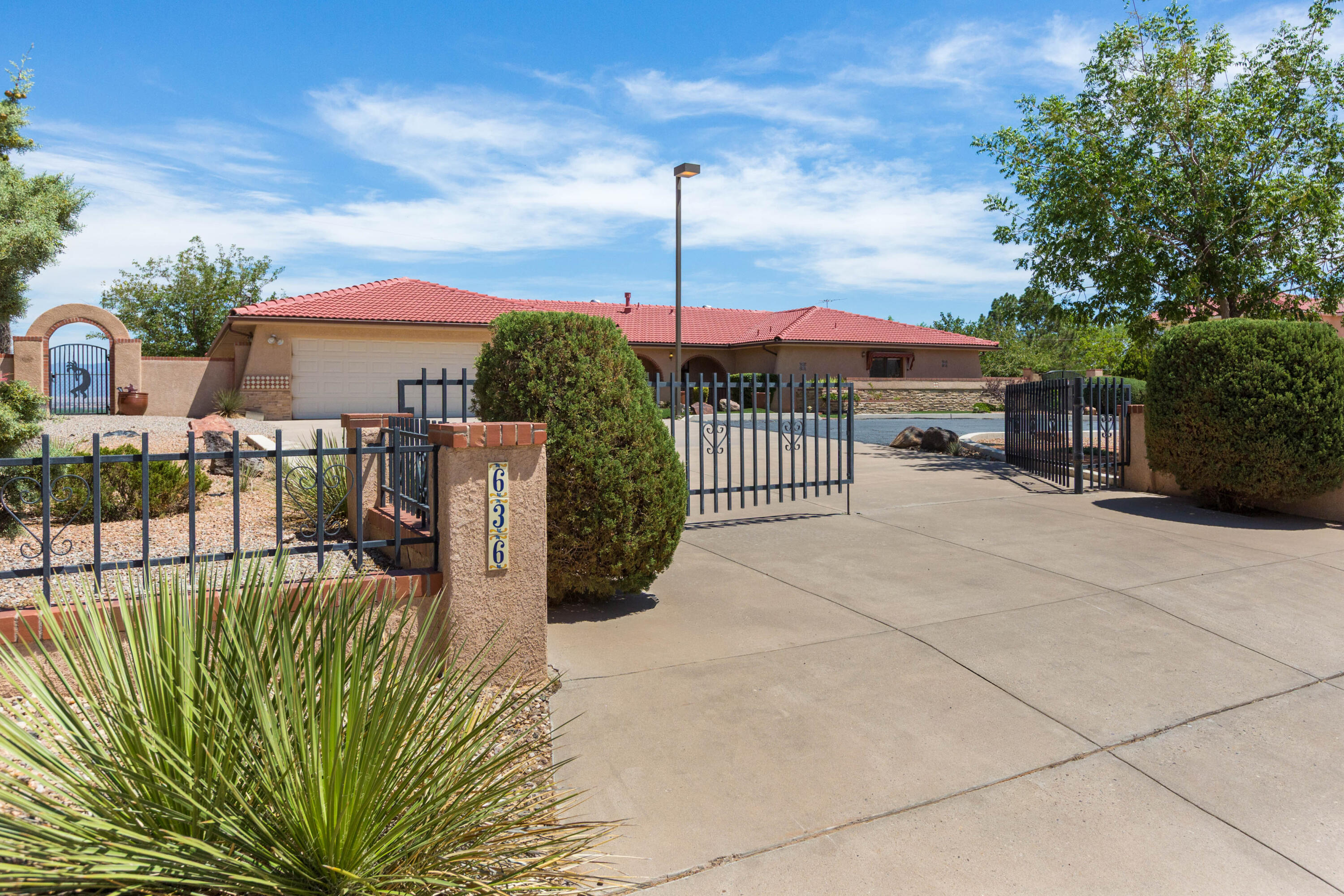 1st image of 636 Grant Blvd Sw, Los Lunas, NM 87031 | MLS# 1106090