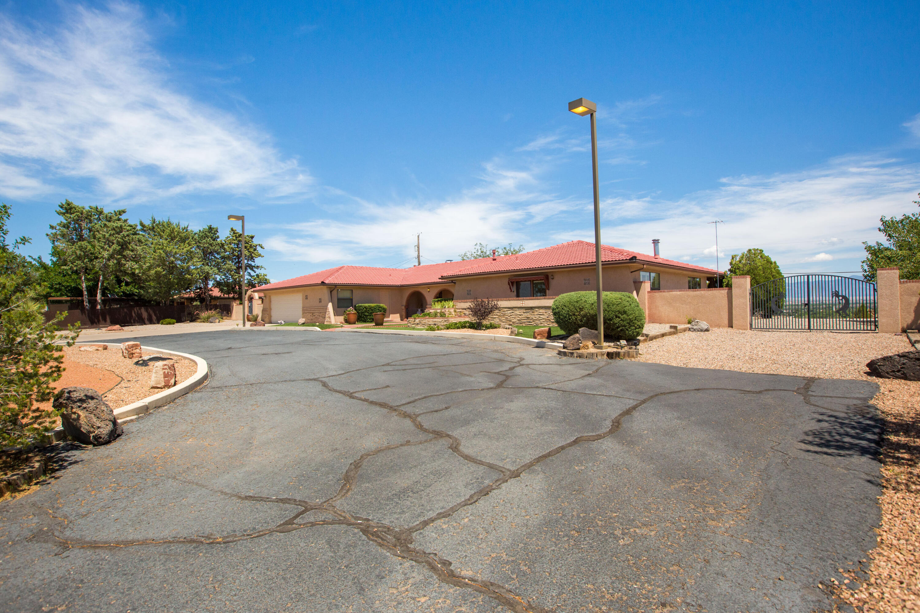 2nd image of 636 Grant Blvd Sw, Los Lunas, NM 87031 | MLS# 1106090