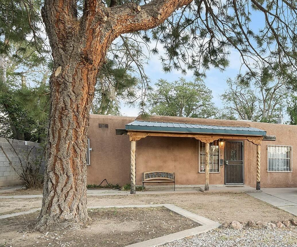 Photo 1 of Sale Pending at 3924 Smith Ave Se, Albuquerque, NM 87108 | MLS# 1106325 | Listing updated on 2026-09-15