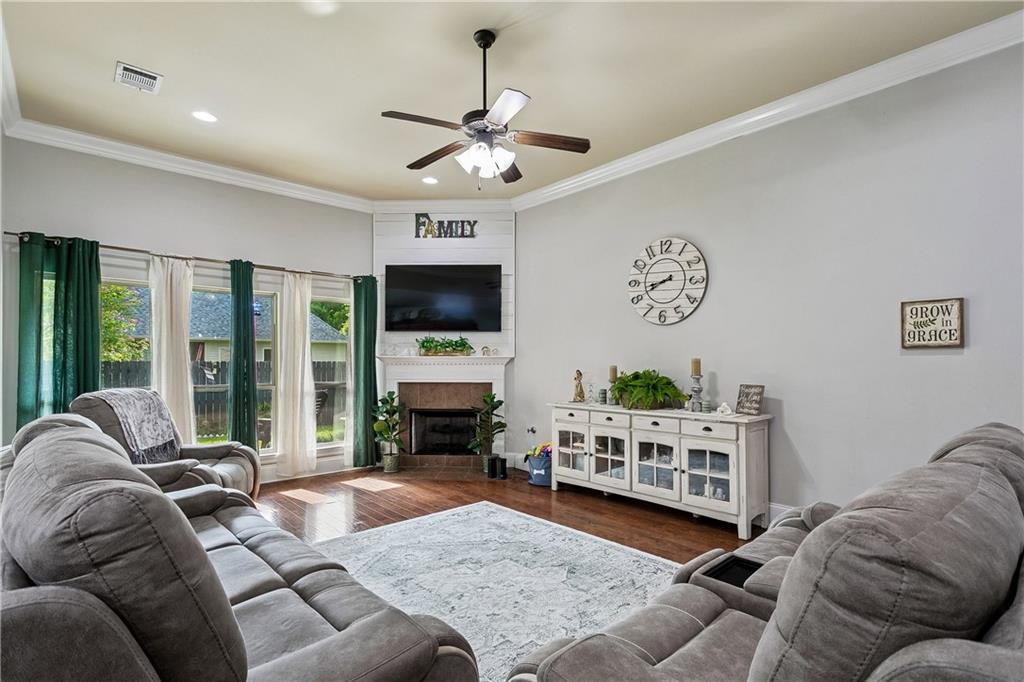 Photo 2 of Single family home for sale at 39452 Brighton Point Dr, Ponchatoula, LA 70454 | MLS# 2565347 | Listing updated on 2026-09-09
