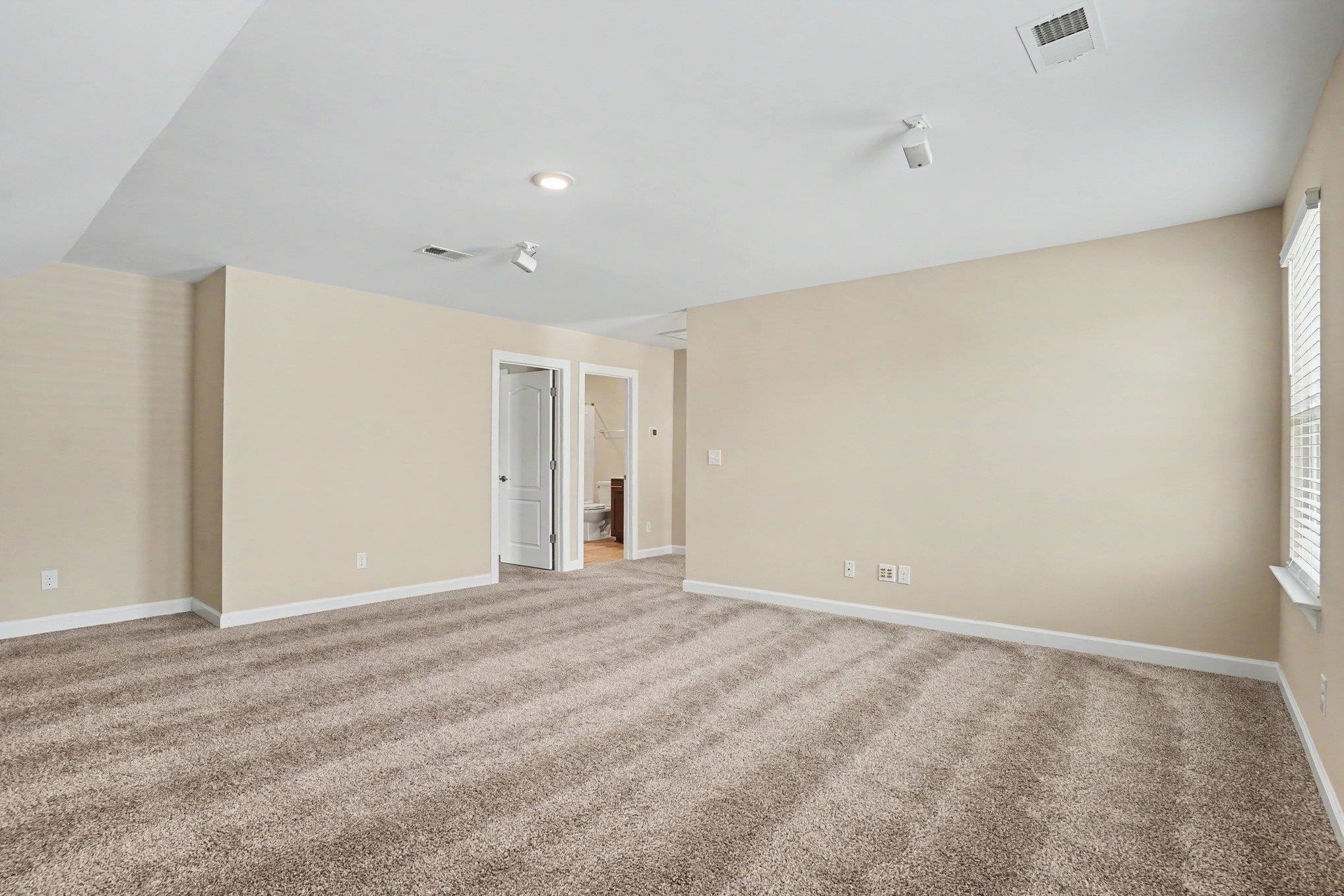 2616409 | Photo 22